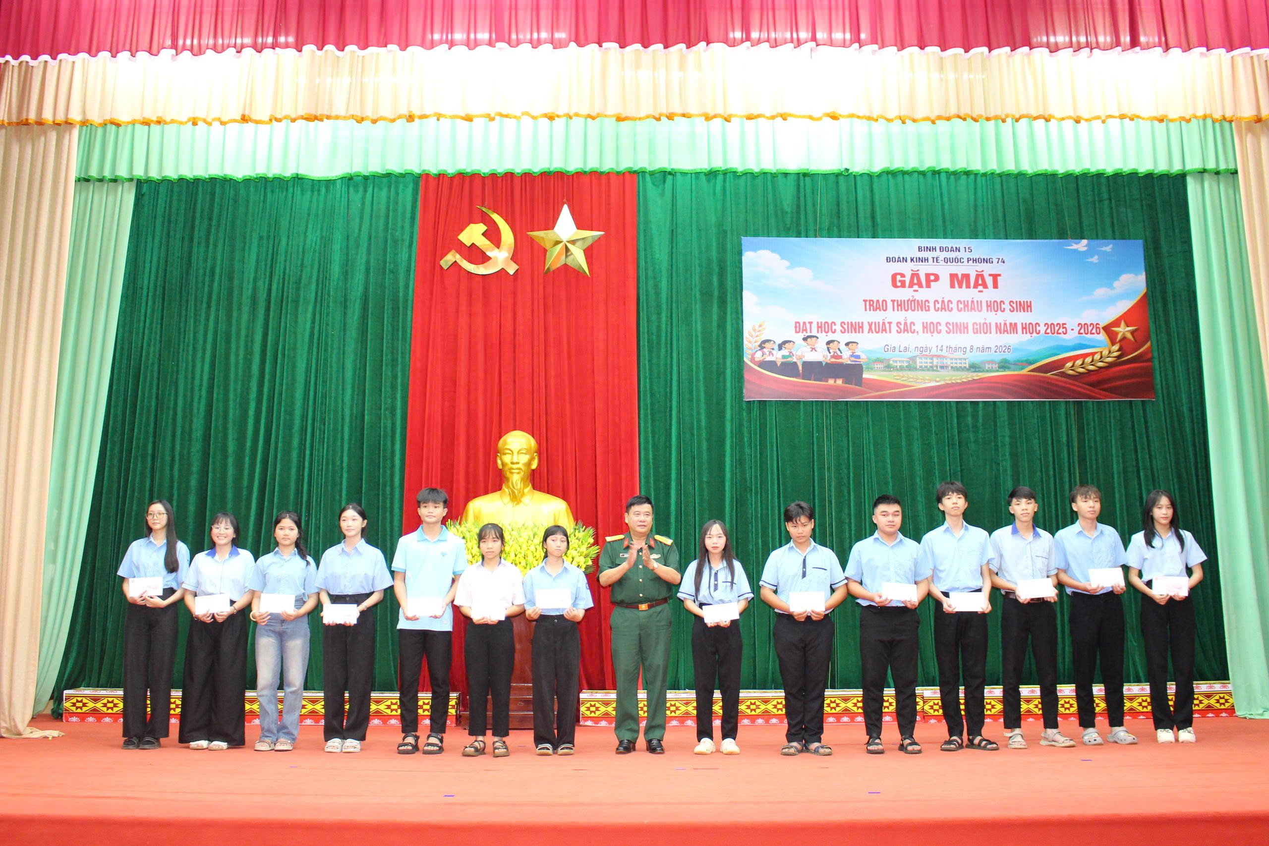 Đoàn KT-QP 74 biểu dương, khen thưởng 356 học sinh có thành tích cao năm học 2025 - 2026