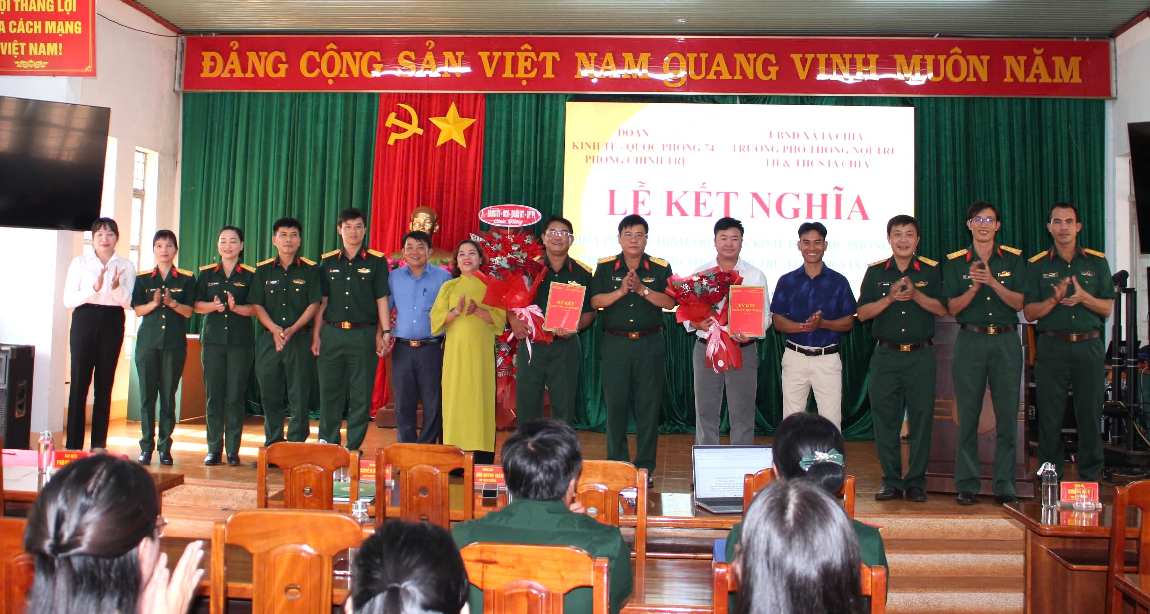 Phòng Chính trị Đoàn KT-QP 74 kết nghĩa với Trường Phổ thông dân tộc nội trú liên cấp TH-THCS Ia Chia