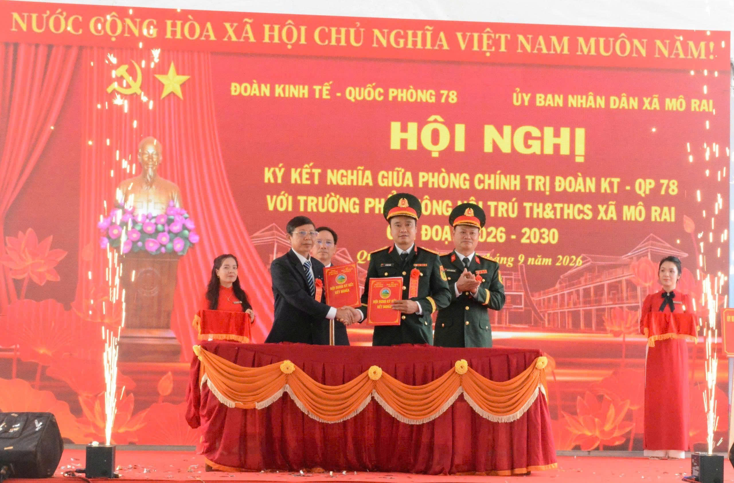 Đoàn KT-QP 78 chung sức chăm lo sự nghiệp giáo dục ở Mô Rai