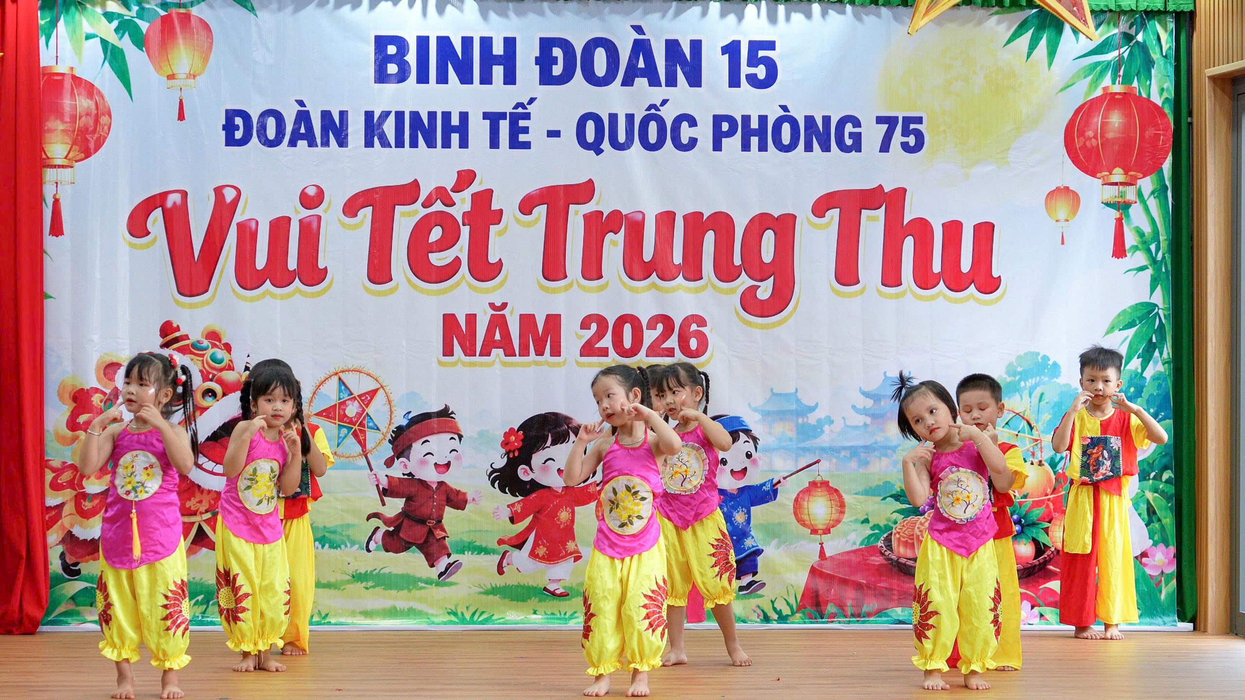 Đoàn KT-QP 75 mang Trung thu ấm áp đến thiếu nhi vùng biên