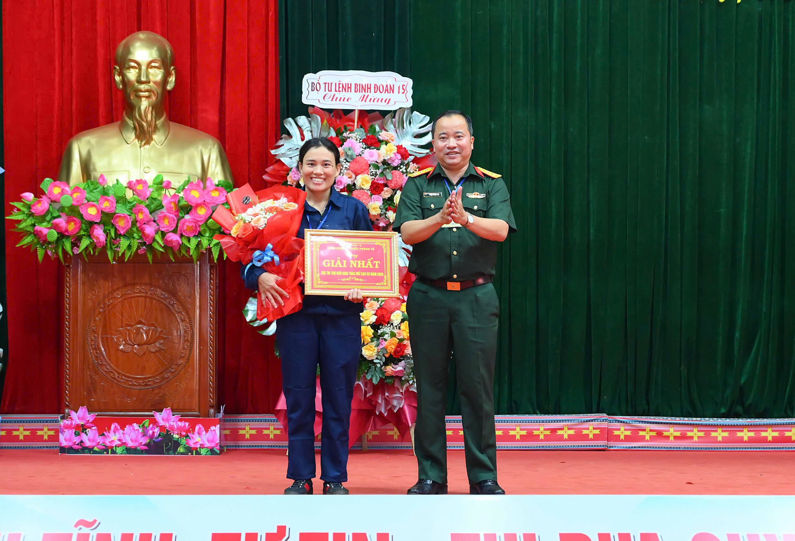 Tuyển thủ Ngô Thị Tương xuất sắc giành giải Nhất Hội thi thợ giỏi khai thác mủ cao su Đoàn Kinh tế - Quốc phòng 72 năm 2026