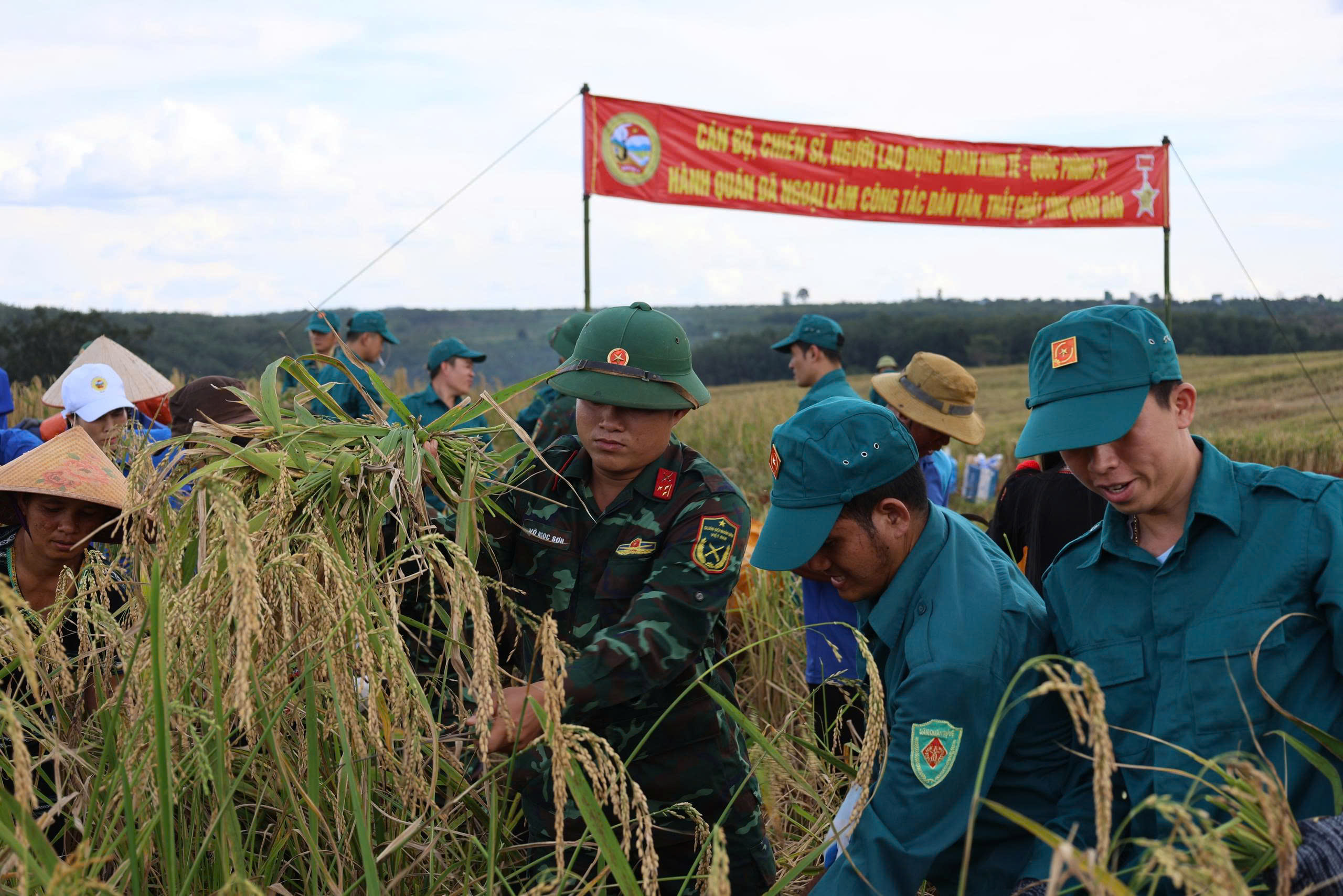 Đoàn Kinh tế - Quốc phòng 74: hành quân dã ngoại, giúp nhân dân biên giới phát triển sản xuất