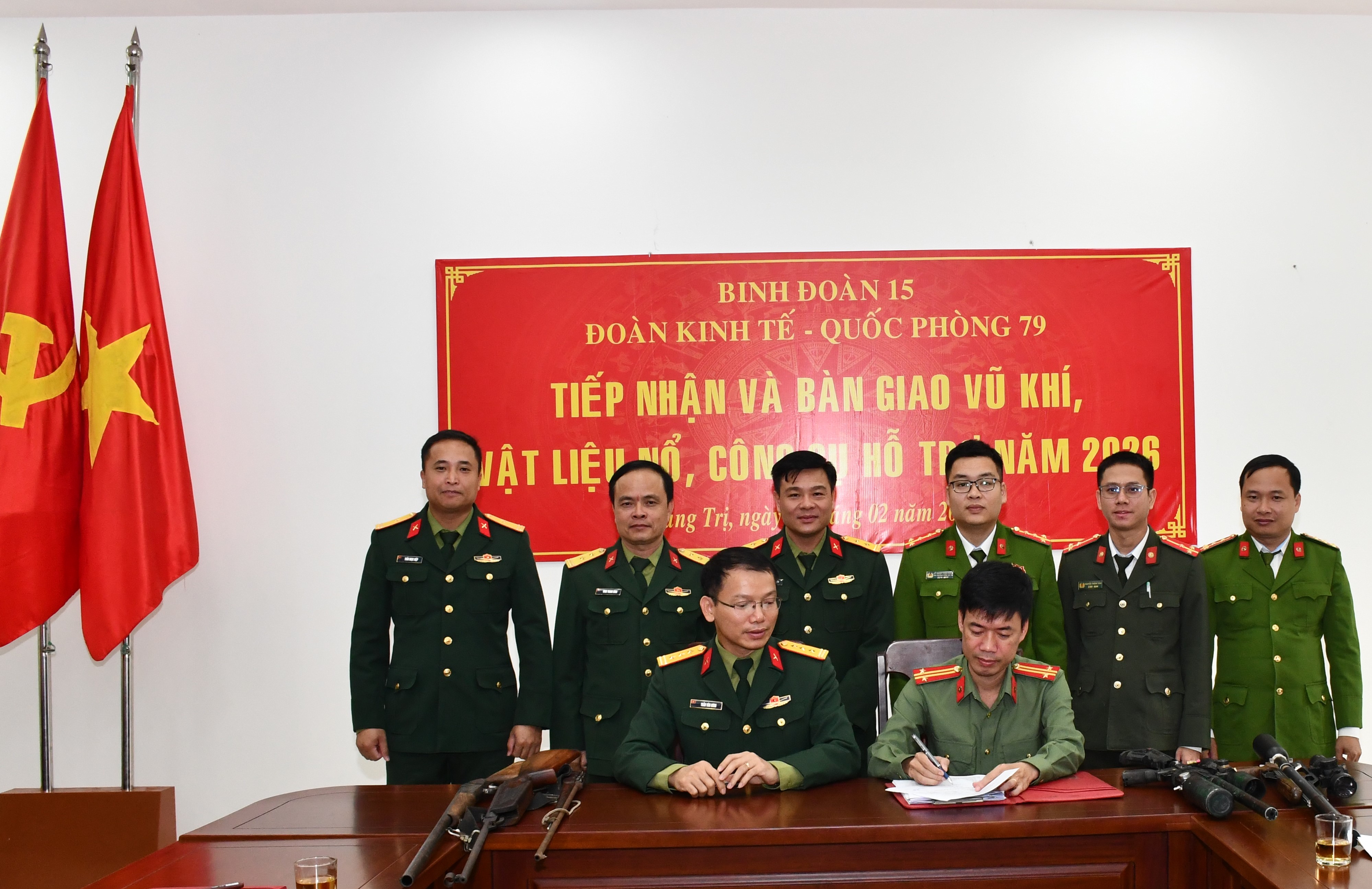 Đoàn KT-QP 79 phối hợp vận động nhân dân giao nộp vũ khí, giữ vững an ninh vùng biên