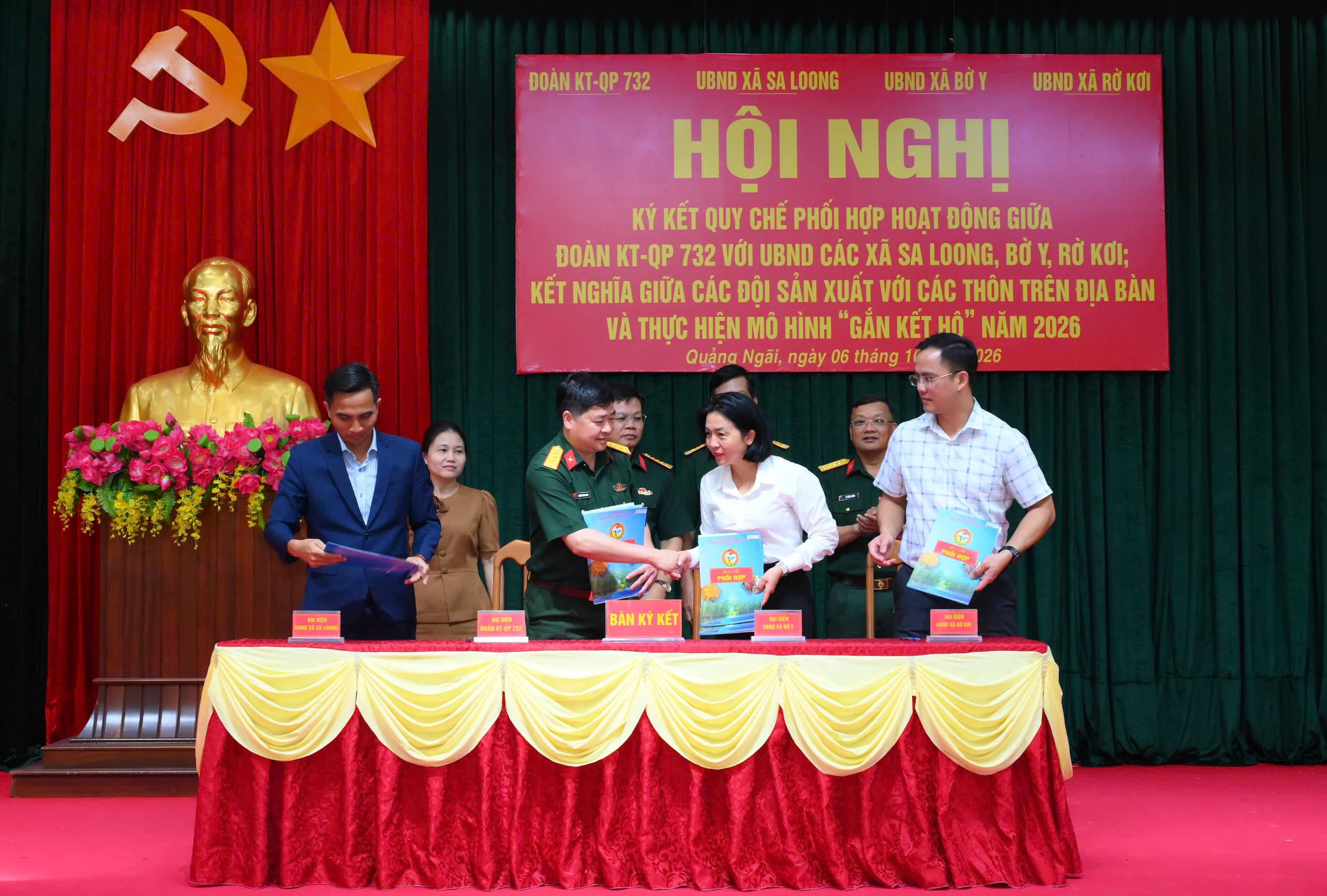 3. Đoàn KT-QP 732, Binh đoàn 15 ký quy chế phối hợp công tác với UBND các xã Sa Loong, Rờ Kơi, Bờ Y, tỉnh Quảng Ngãi.