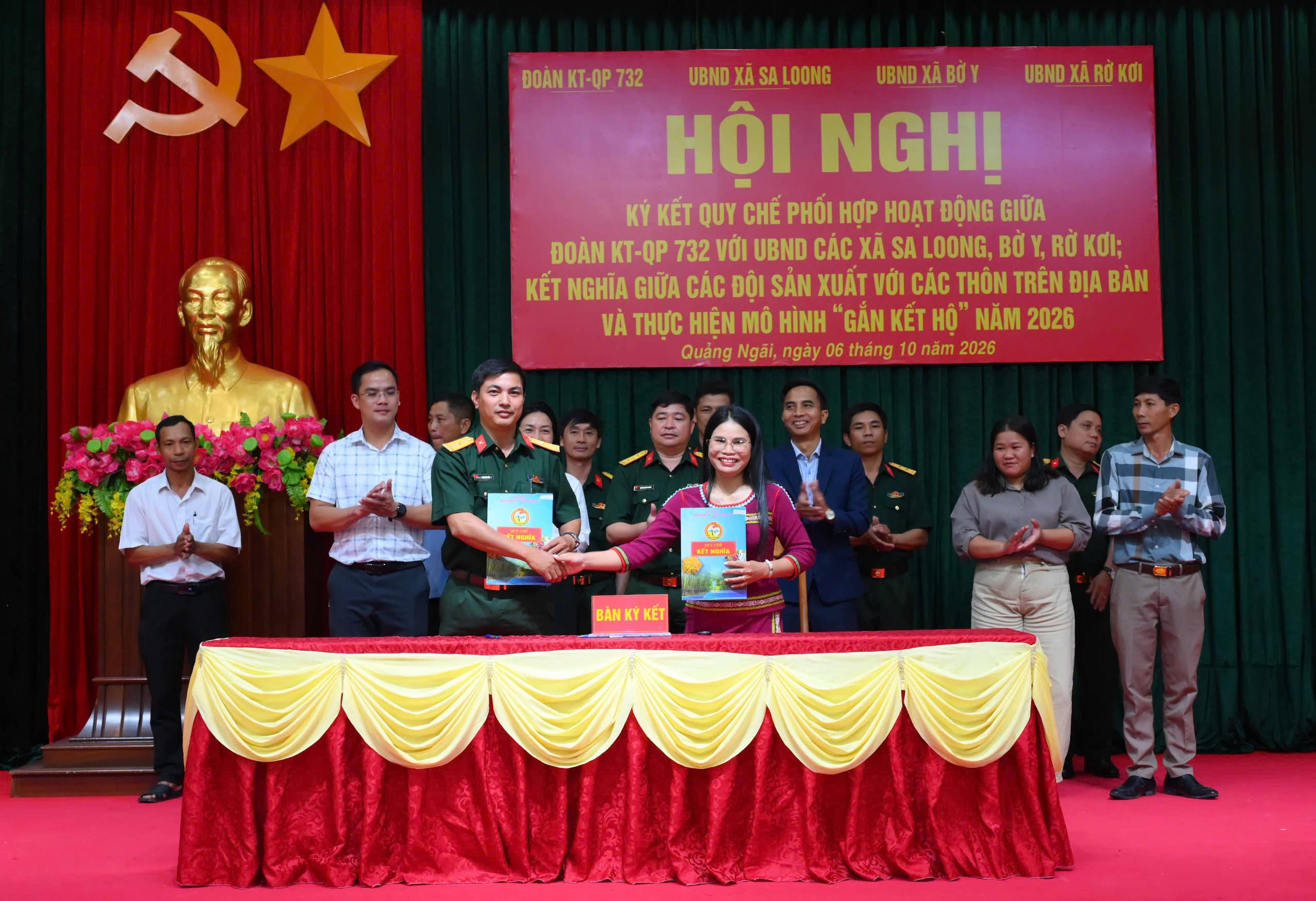 5.Các đội sản xuất, nhà máy của Đoàn KTQP 732 ký kết kết nghĩa với các thôn thuộc xã Sa Loong và xã Bờ Y.