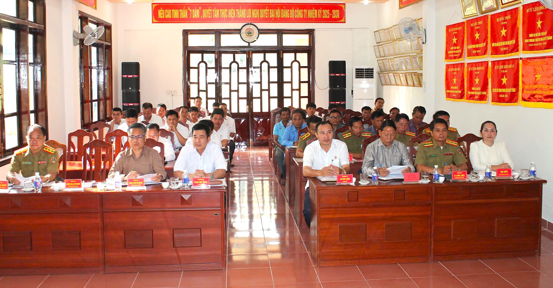 6. Quang cảnh hội nghị