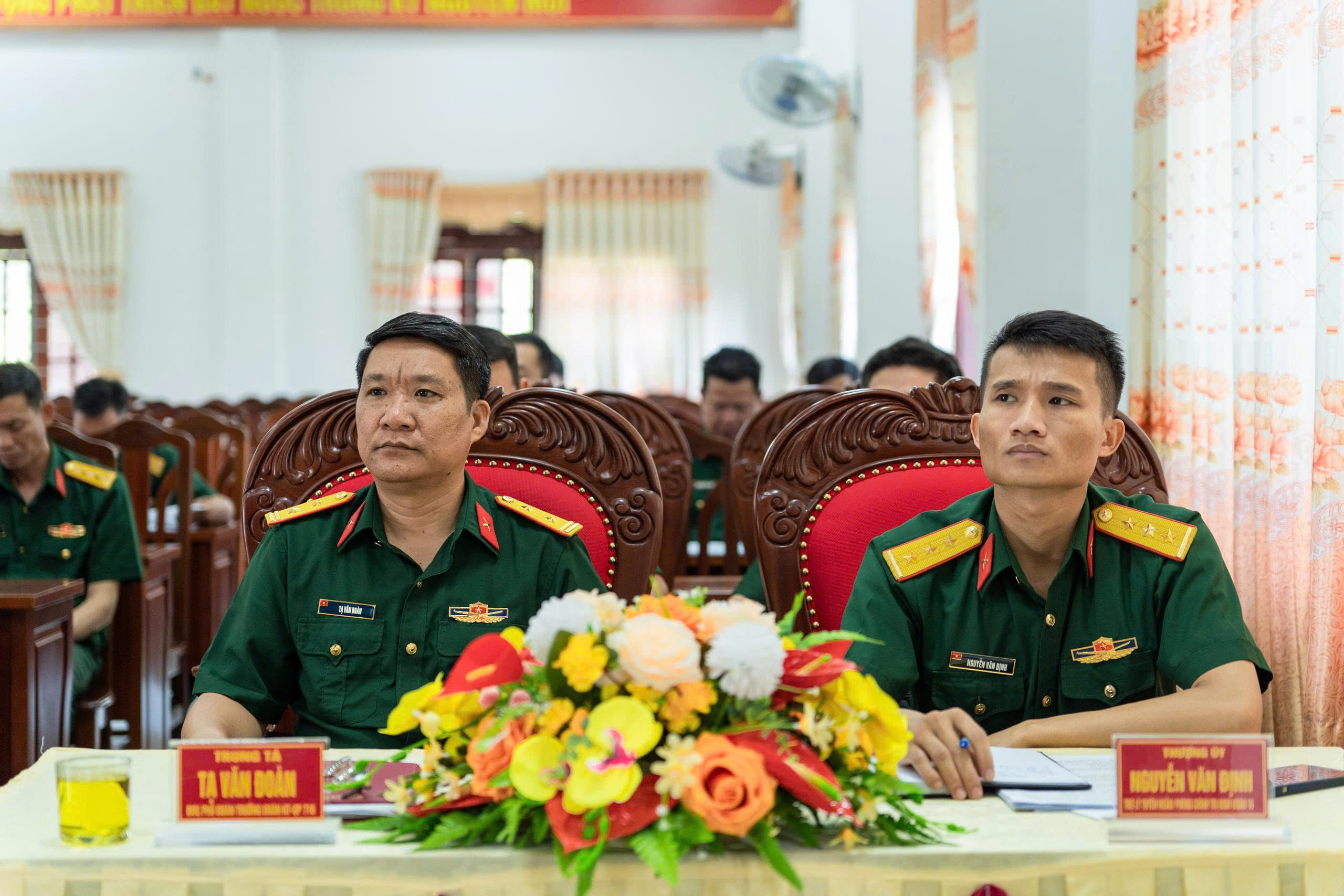 Các đồng chí đại biểu tham dự khai mạc Hội thi Báo cáo viên giỏi năm 2026 của Đoàn Kinh tế - Quốc phòng 716.
