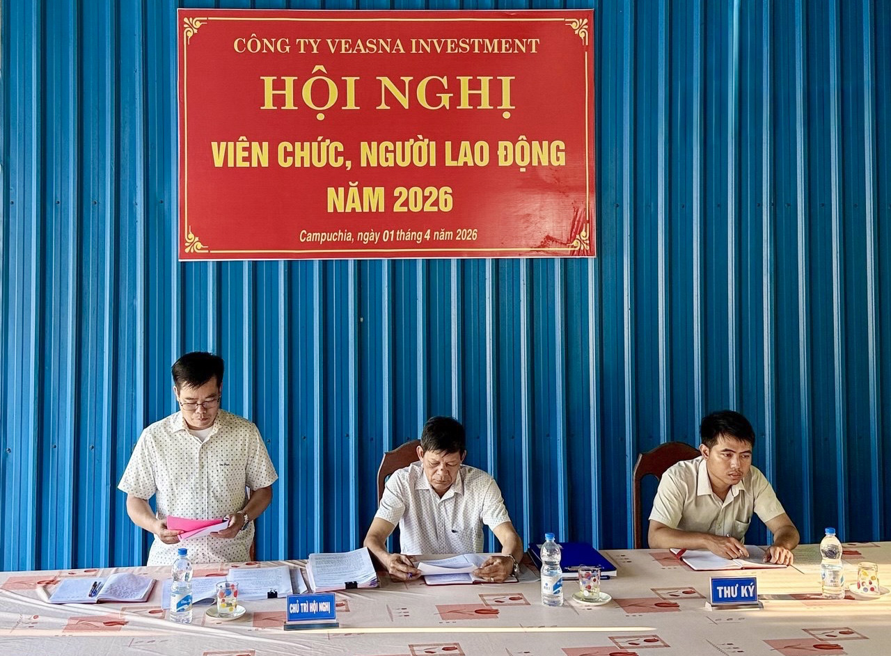 chủ trì Lãnh đạo công ty 386 điều hành hội nghị viên chức, người lao động