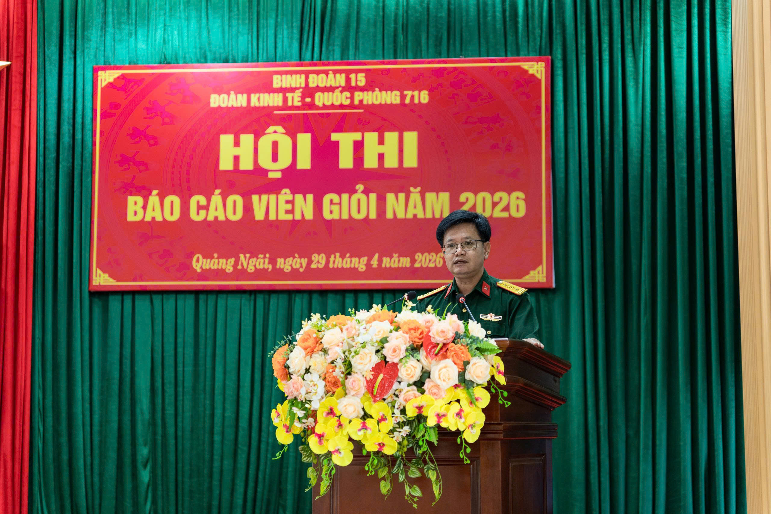 Đồng chí Đại tá Lưu Văn Đoàn, Phó Chủ nhiệm Phòng Chính trị Binh đoàn 15 phát biểu khai mạc hội thi.