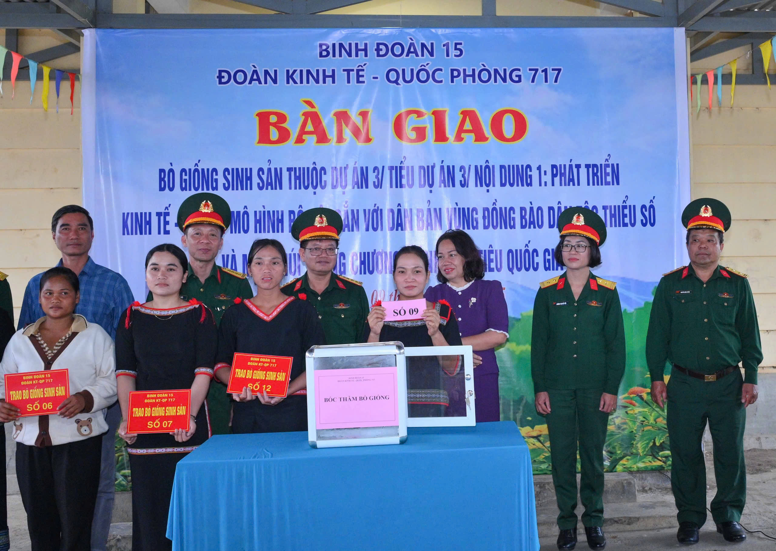 gen-h-z7309809693102_761263016f7320303ce31d8b432ff869