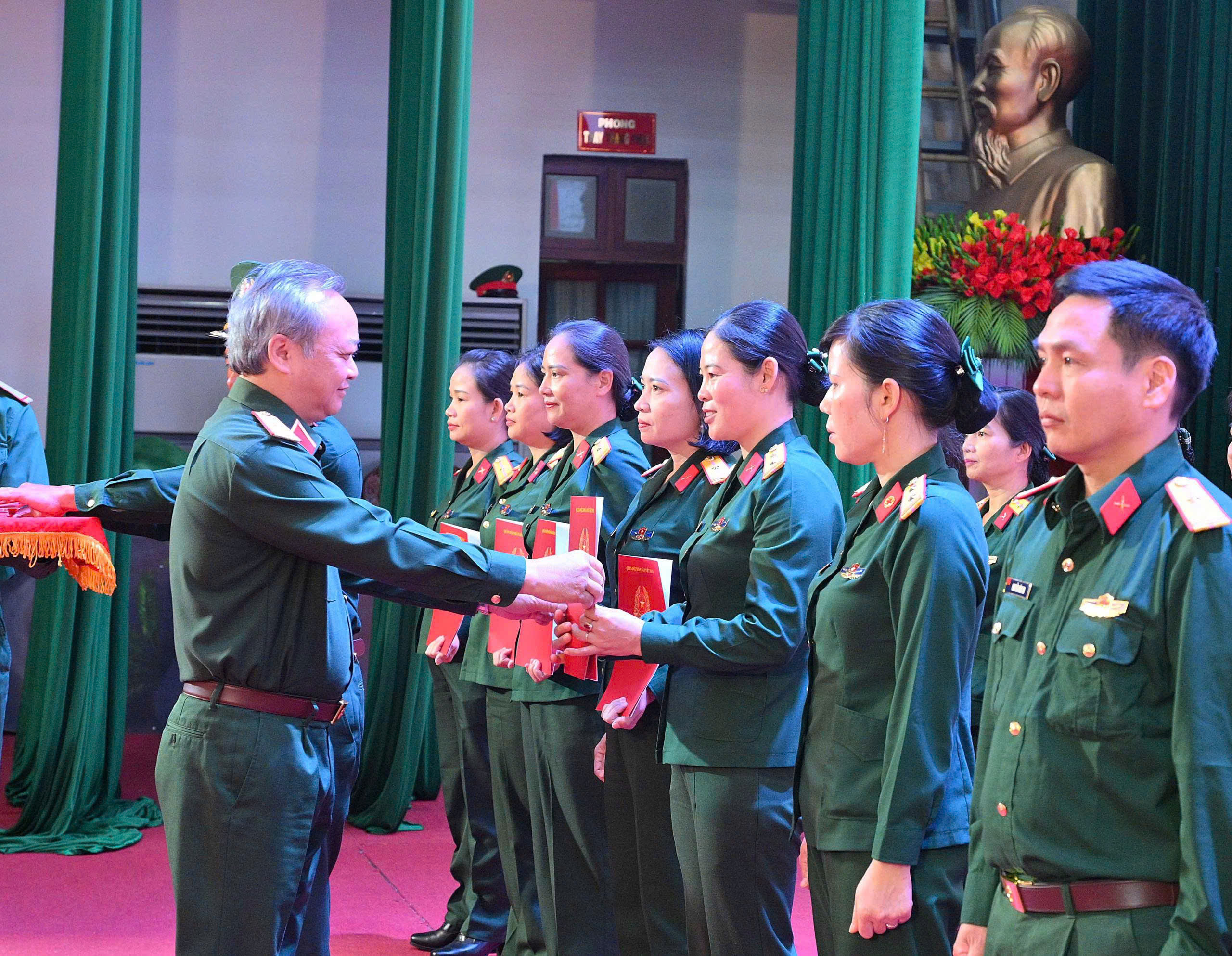 gen-h-z7322128178445_cb7acfa6bbe2e9c8ee2413a1b4118ab9