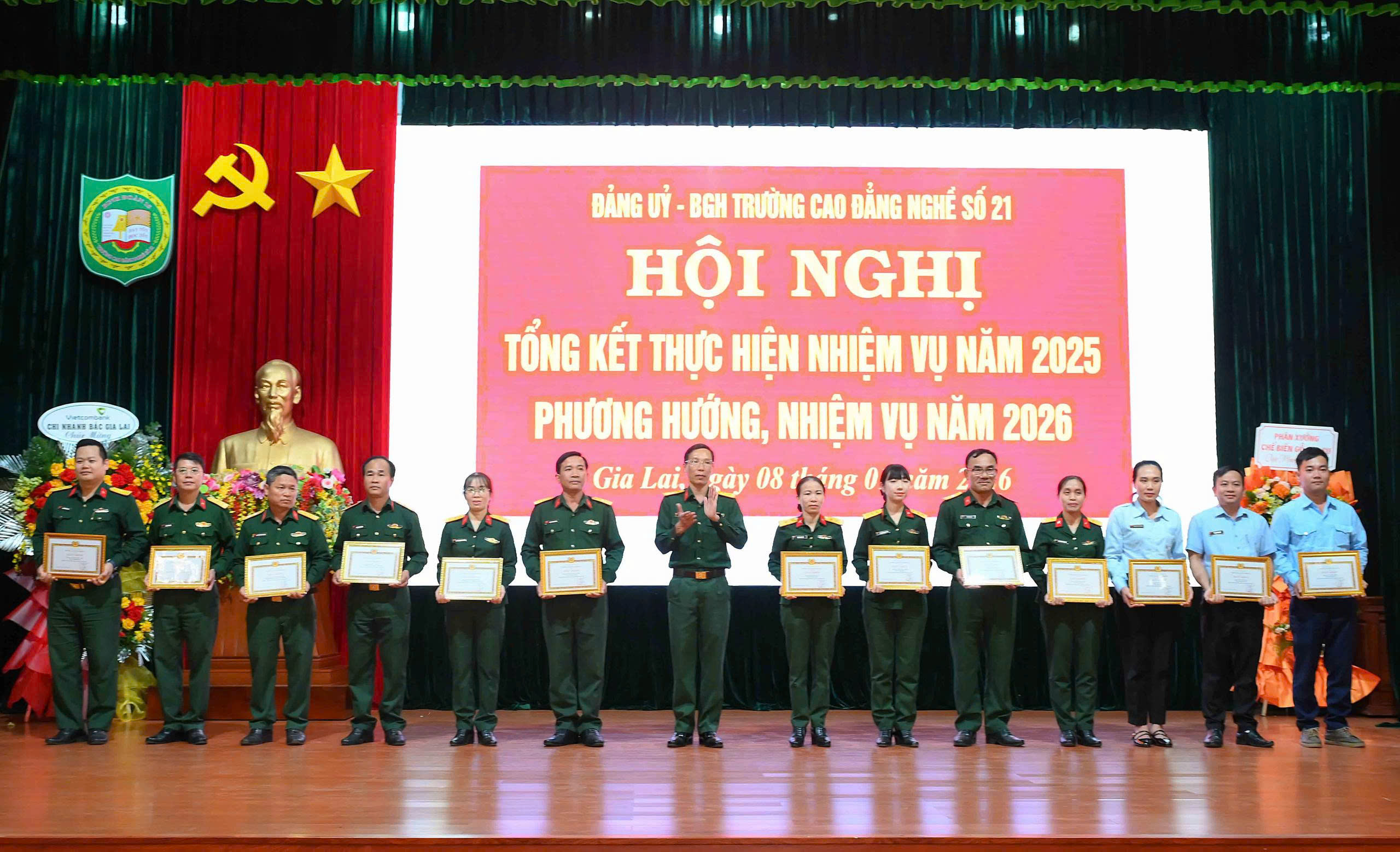 gen-h-z7410441885401_e896ce1afd264010eadc1f93d159f1df