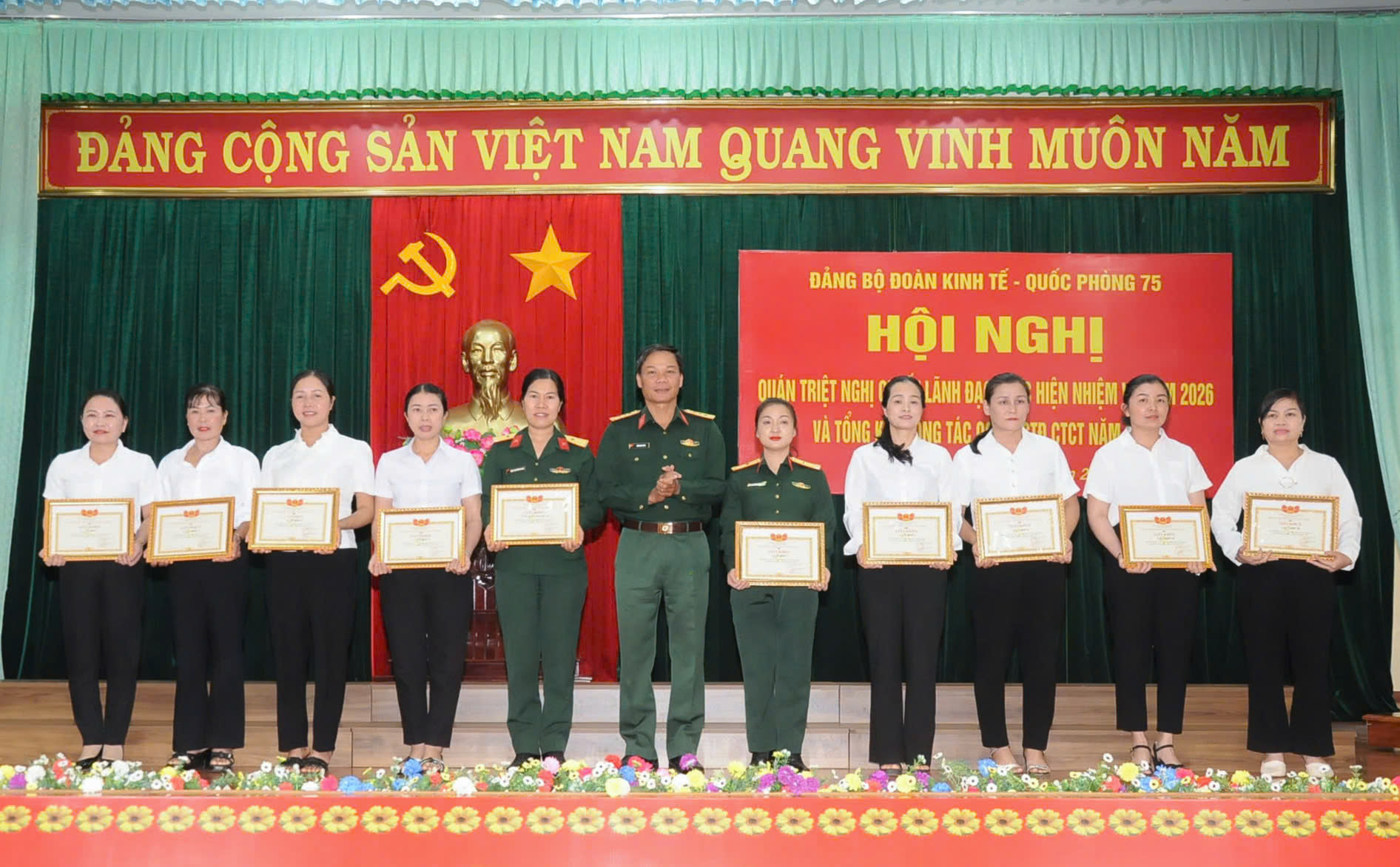 gen-h-z7416706116591_bf9a41e2335a0f3e889674ffb844723e