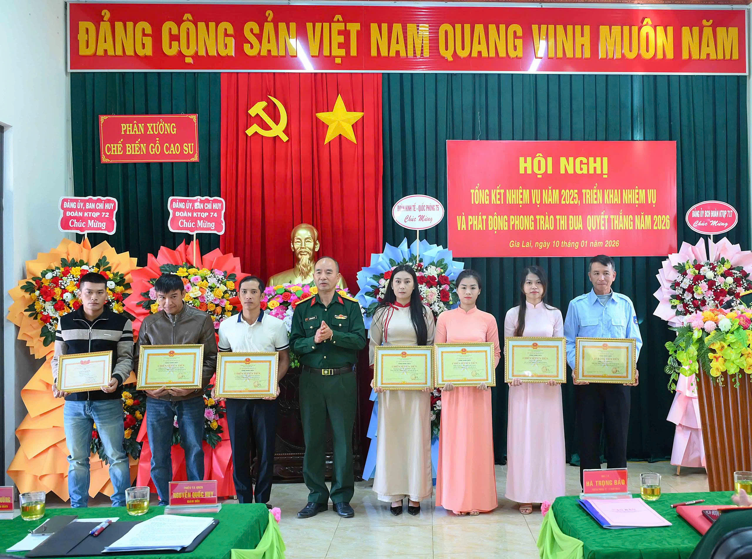 gen-h-z7418673832160_8521855afb69b4d04add69cf3d07cb54