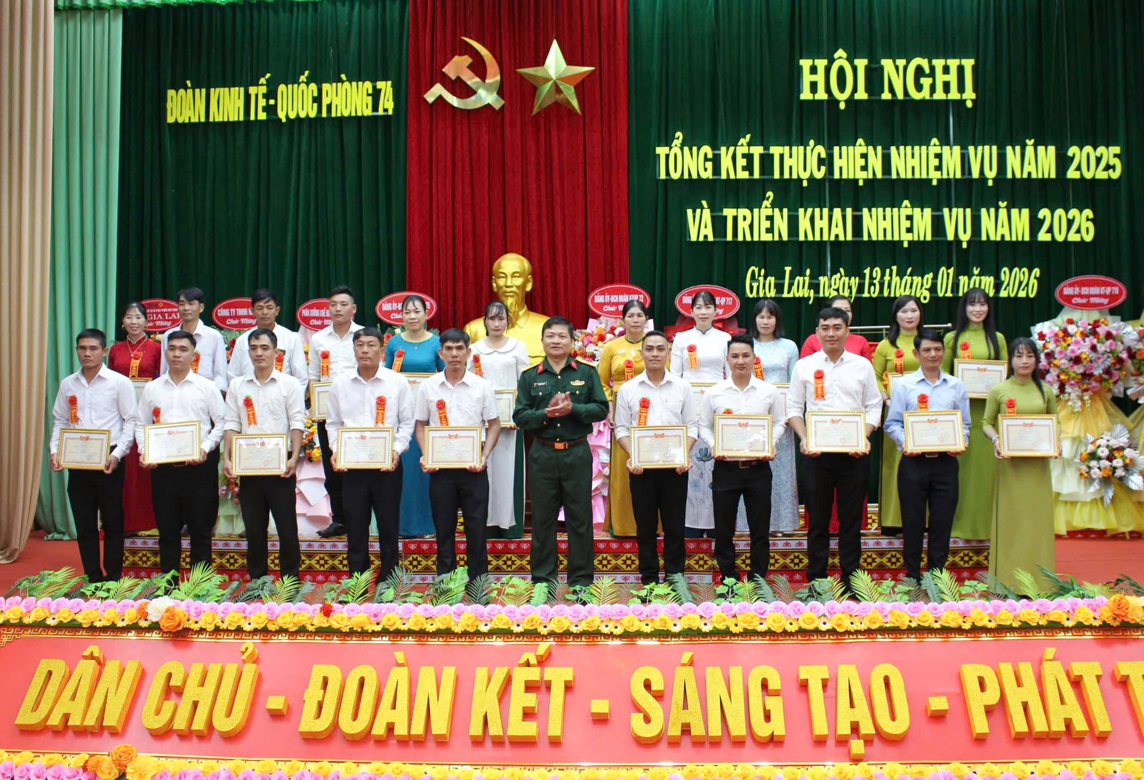 gen-h-z7426948458635_4d1a00f4349e34e238440695495366d1