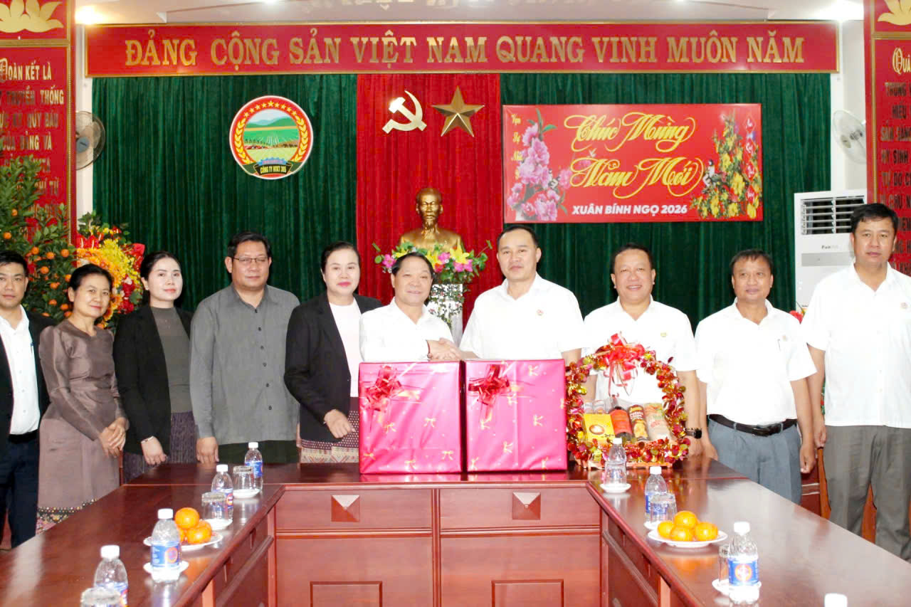 Đoàn công tác Tổng cục Chính trị Quân đội nhân dân Lào thăm, chúc Tết Nguyên đán Bính Ngọ 2026 tại Công ty Hợp tác kinh tế 385