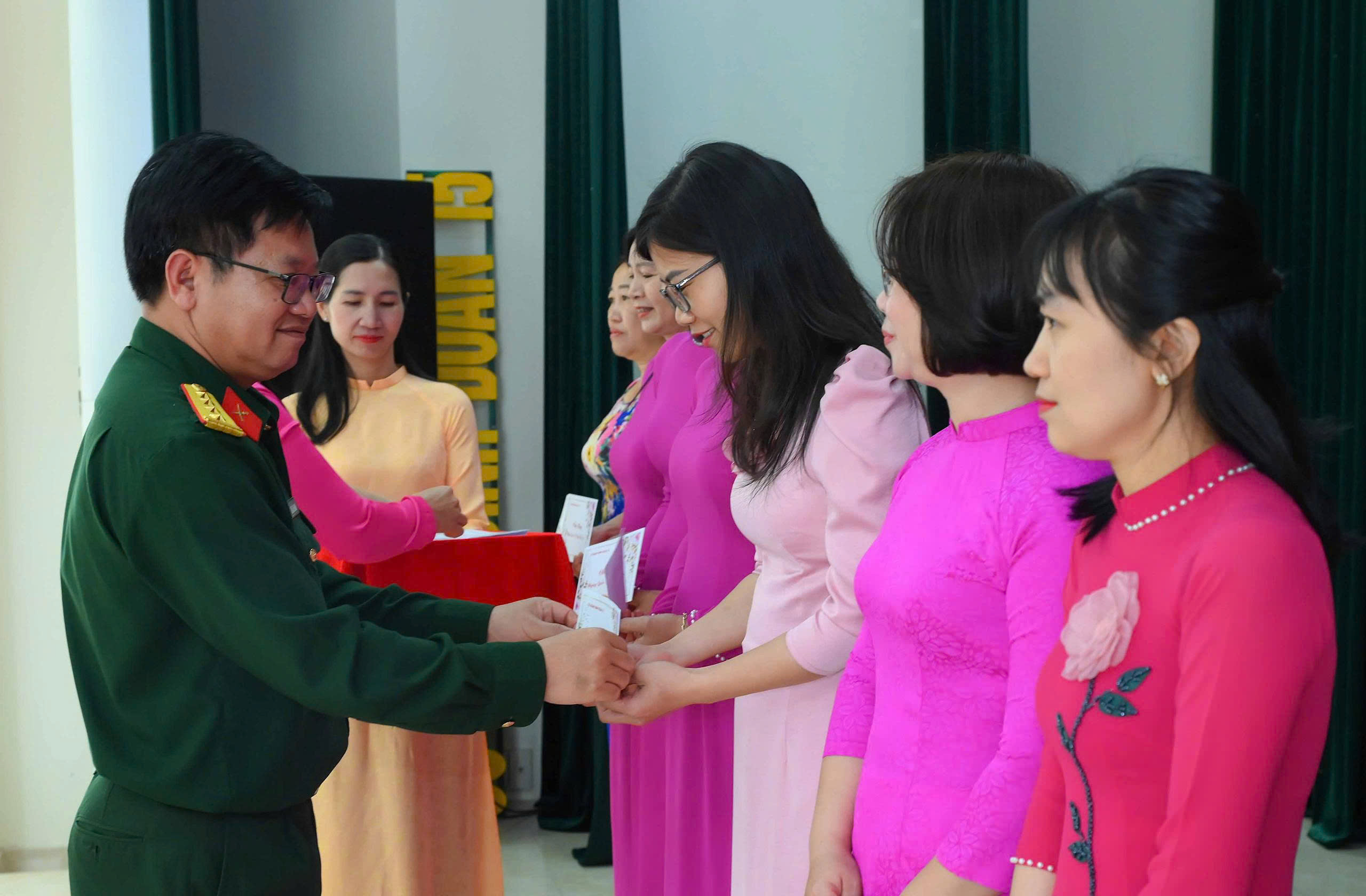 gen-h-z7596090656311_7886c81853cece9687a5c9015809da73