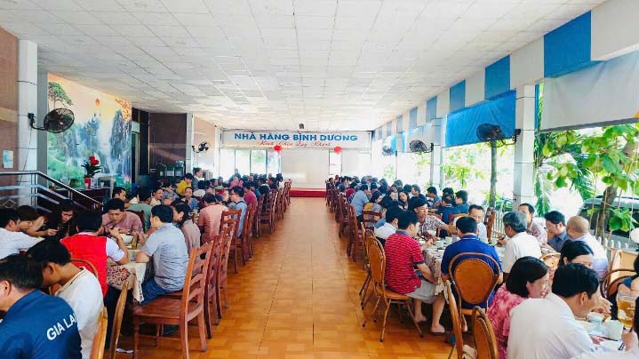 Nhà hàng không gian biển cực kỳ thoáng mát