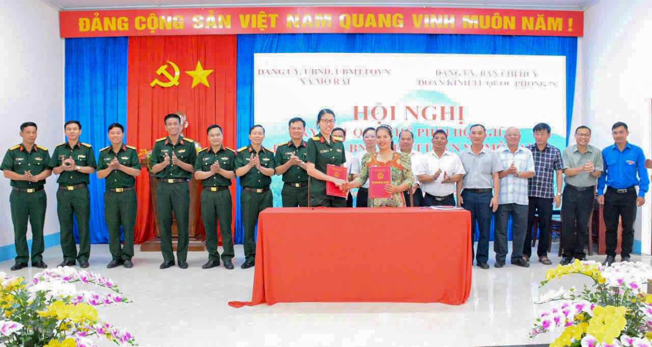 Ban Thường trực UB MTTQVN xã Mô Rai ký kết Quy chế phối hợp Với Hội Phụ nữ Đoàn KTQP 78