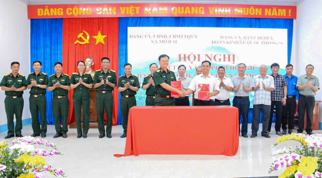 Ủy ban nhân dân xã Mô Rai ký kết Quy chế phối hợp với Đoàn KTQP 78 (2)