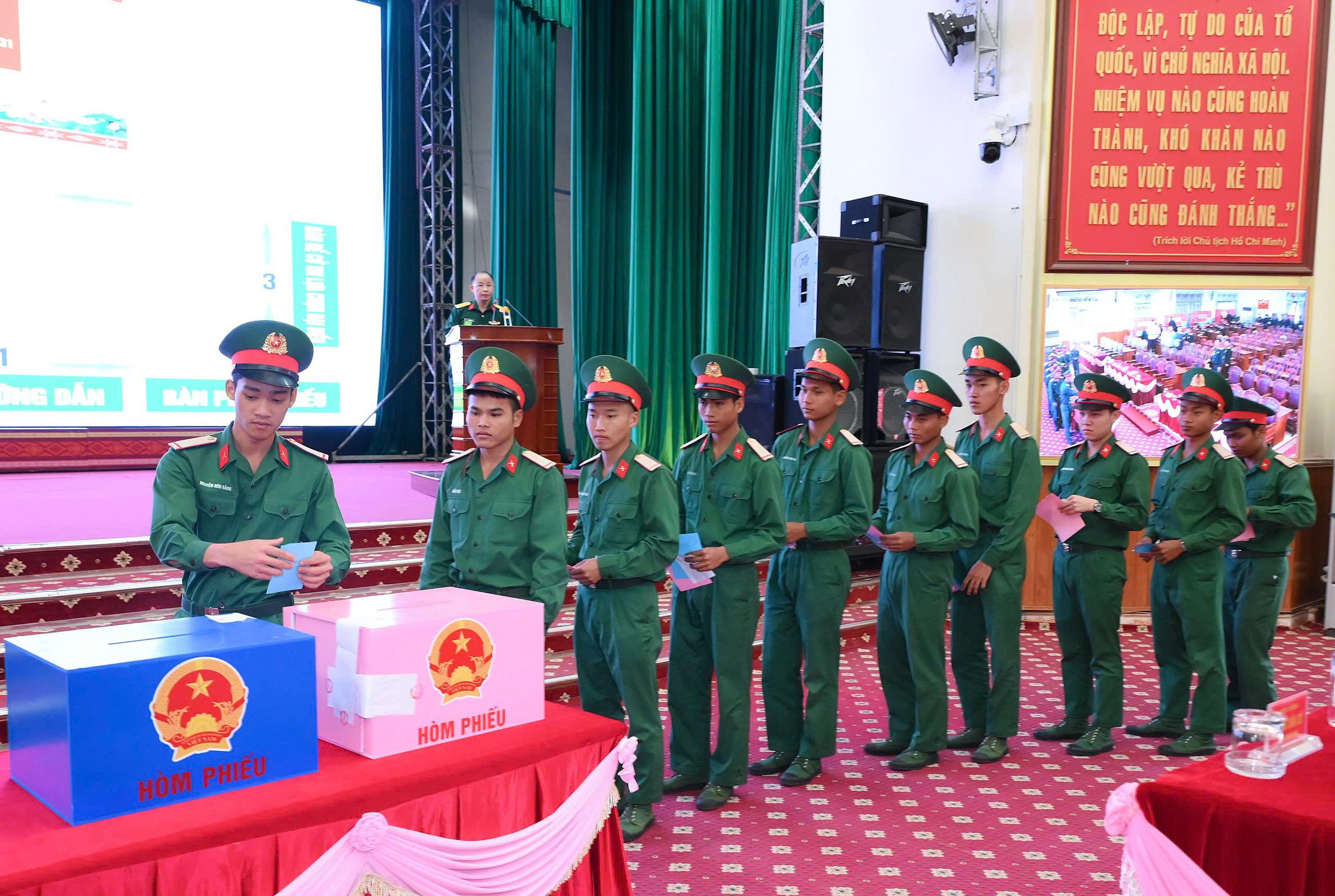 z7621759973136_7381ada808db31624ef3ab66e68596f1